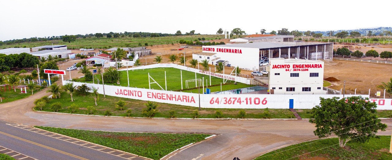 visão frontal da Jacinto Engenharia mostrando como é a entrada da empresa